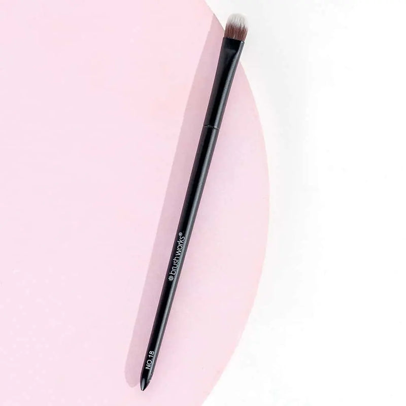 Brushworks No. 18 Flat Eye Brush